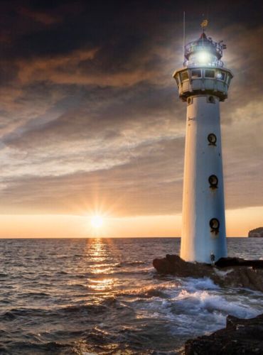 Leuchtturm bei Sonnenuntergang